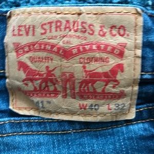 Levi 541 size 40x32